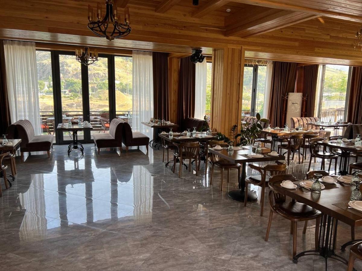 Le Chalet Mont And Restaurant Chorwoq 외부 사진